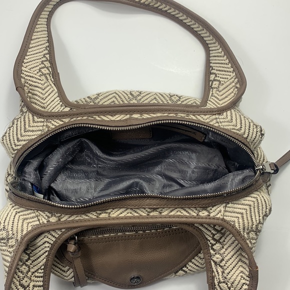 Vera Wang Simply Vera Hobo Shoulder Bag Purse - Picture 5 of 10